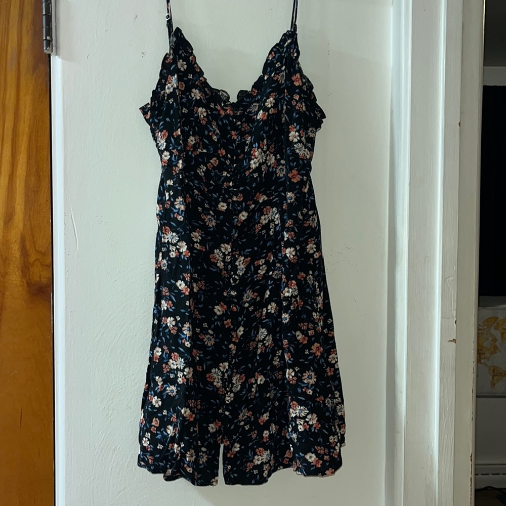 Lulu’s black floral dress